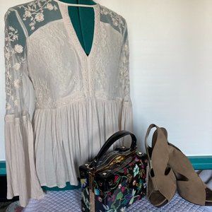 American Eagle Outfitters Beige Lace/Gauze Bell Sleeve Top sz S